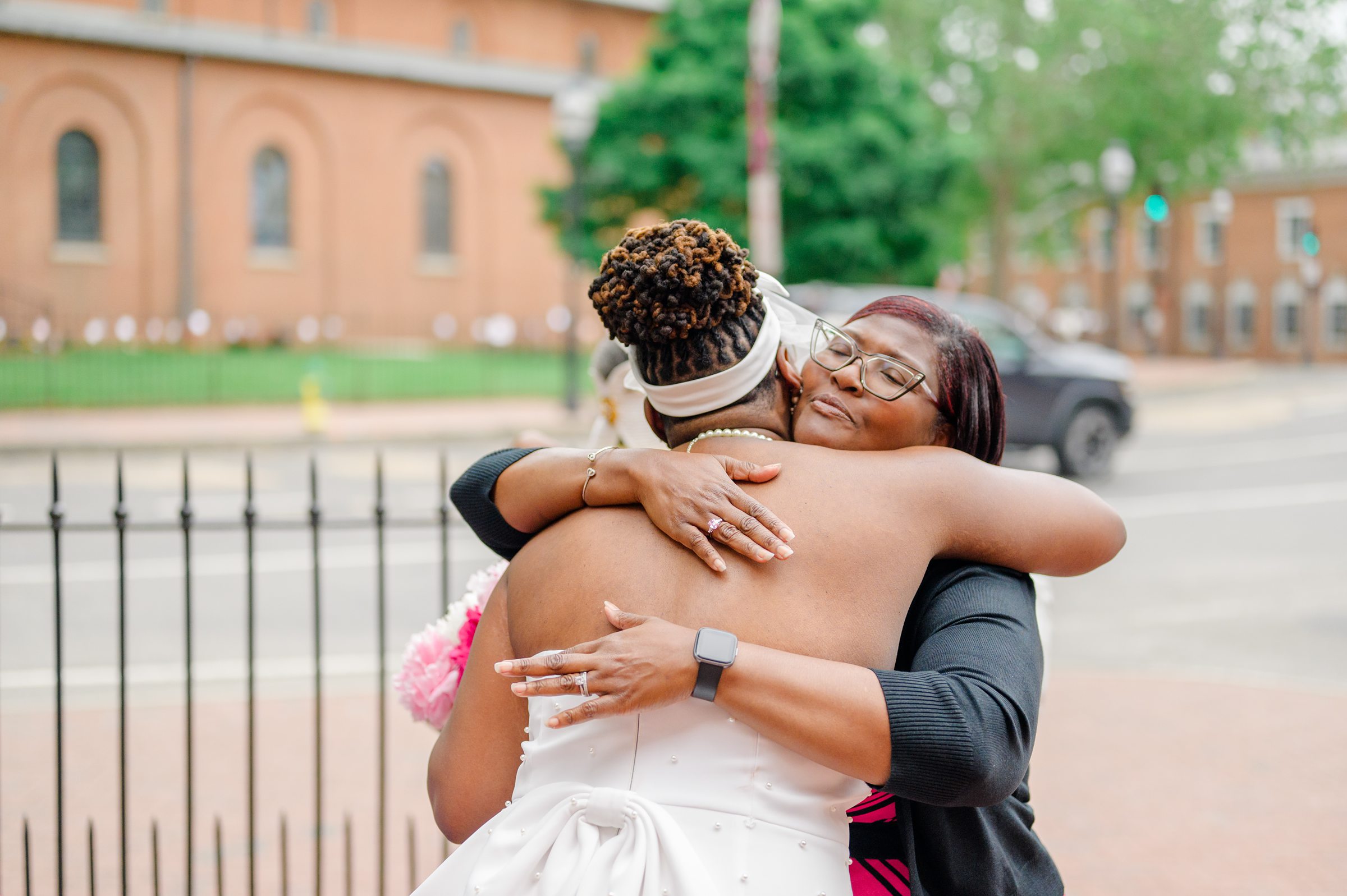 Intimate elopement in the historic Annapolis, Maryland photographed by Baltimore Wedding Photographer Cait Kramer.