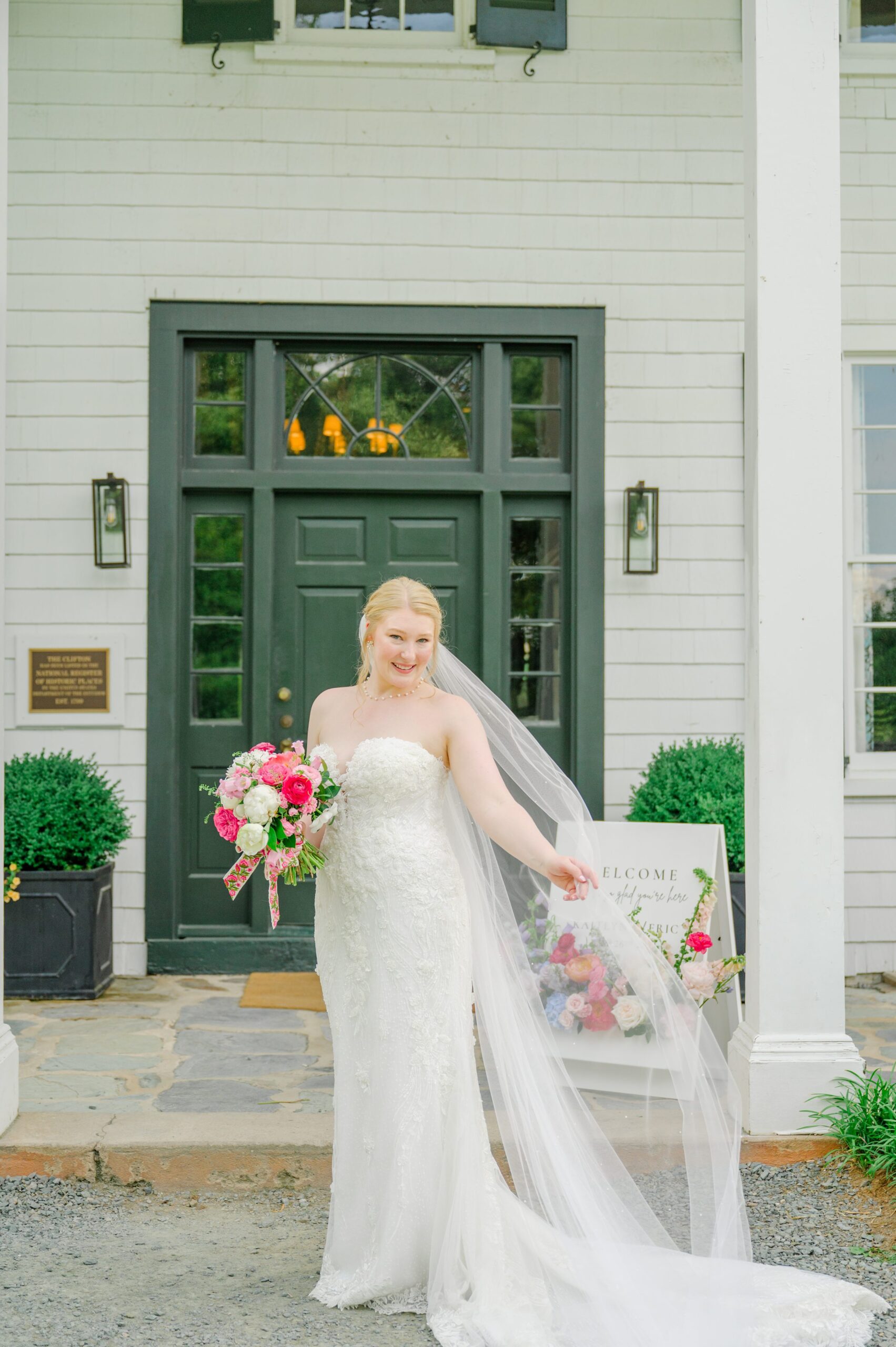 Intimate Clifton Inn Wedding in Charlottesville, Virginia photographed by Baltimore Wedding Photographer Cait Kramer.